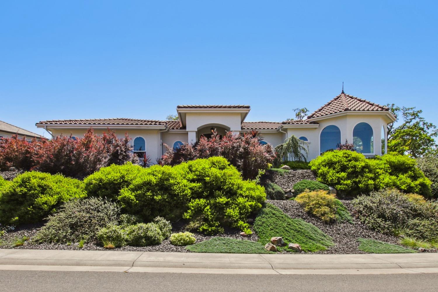 Detail Gallery Image 1 of 36 For 683 Russell Dr, Folsom,  CA 95630 - 3 Beds | 3 Baths