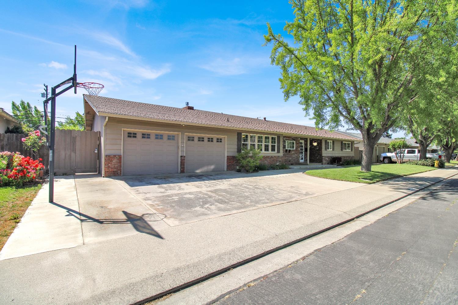 Detail Gallery Image 4 of 44 For 2805 Sheffield Ln, Modesto,  CA 95350 - 3 Beds | 2 Baths