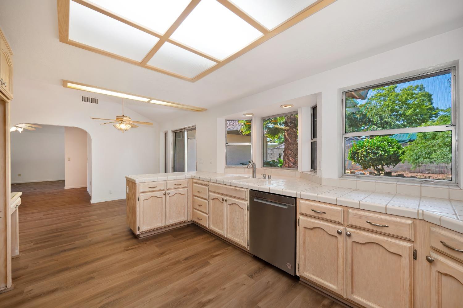 Detail Gallery Image 31 of 69 For 2259 River Trails Cir, Rancho Cordova,  CA 95670 - 3 Beds | 2 Baths