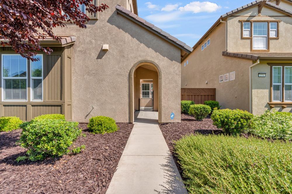 Detail Gallery Image 5 of 39 For 277 W Saint Francis Ave, Mountain House,  CA 95391 - 3 Beds | 3 Baths