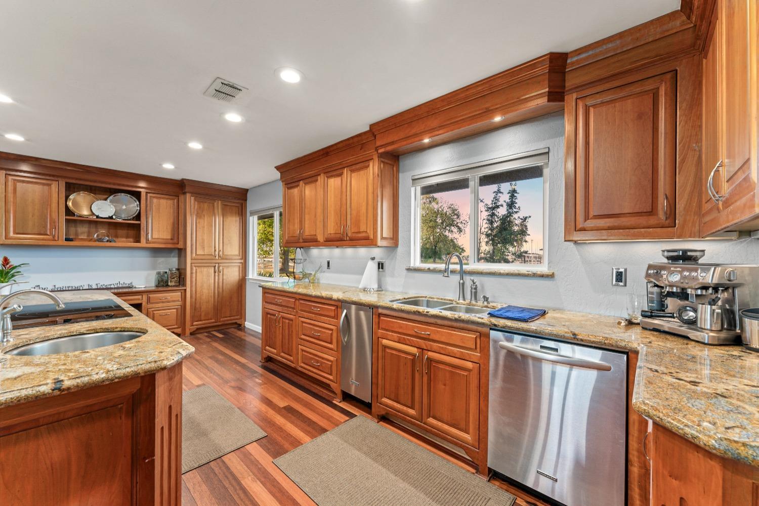 Detail Gallery Image 25 of 99 For 11750 Cresthill Dr, Elk Grove,  CA 95624 - 4 Beds | 2 Baths