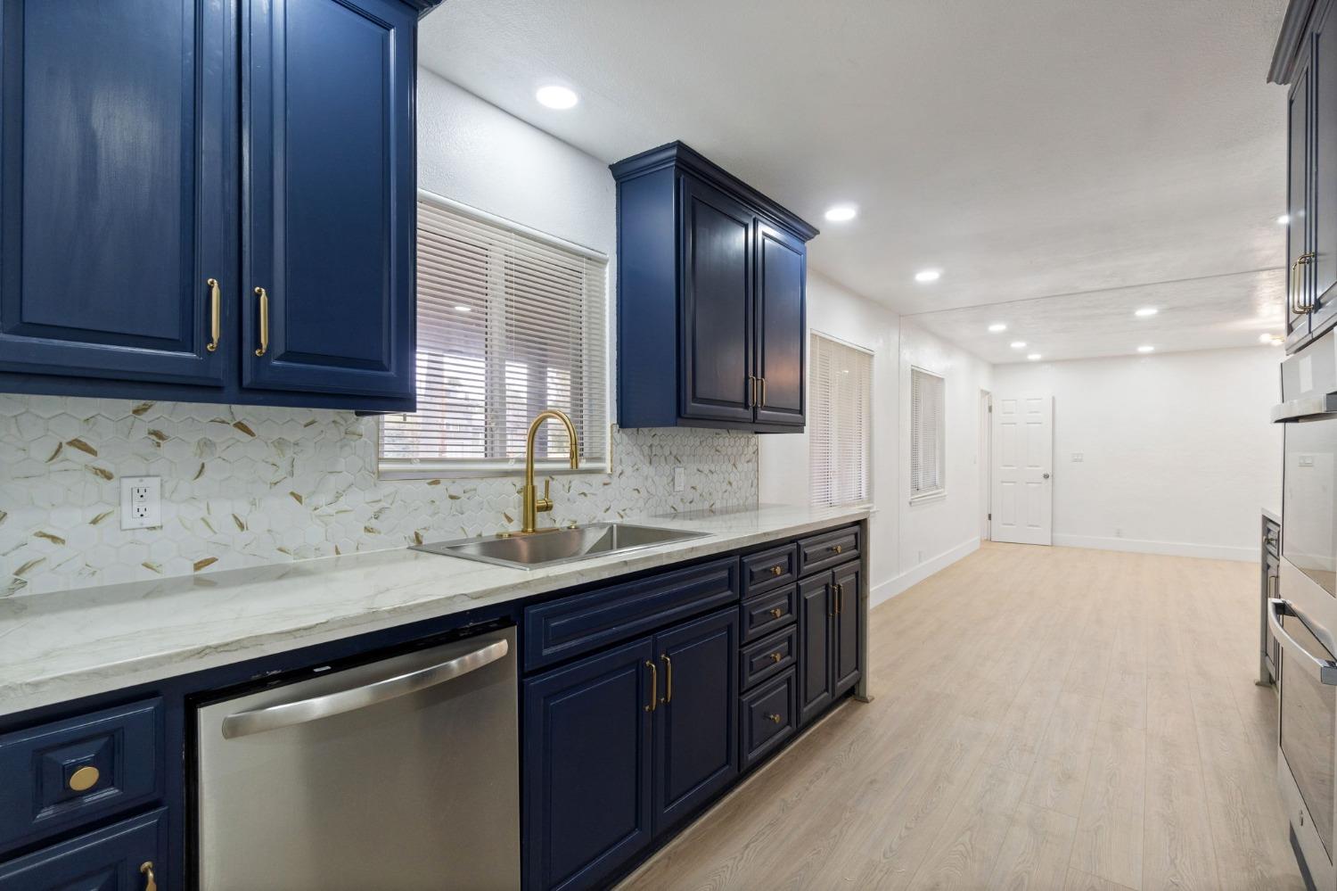Detail Gallery Image 13 of 33 For 5231 N Del Mar Ave, Fresno,  CA 93704 - 3 Beds | 2 Baths
