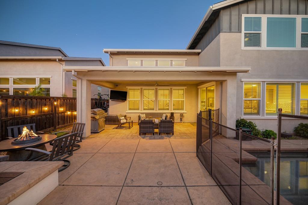 Detail Gallery Image 10 of 34 For 5033 Chico Dr, Roseville,  CA 95747 - 5 Beds | 4/1 Baths
