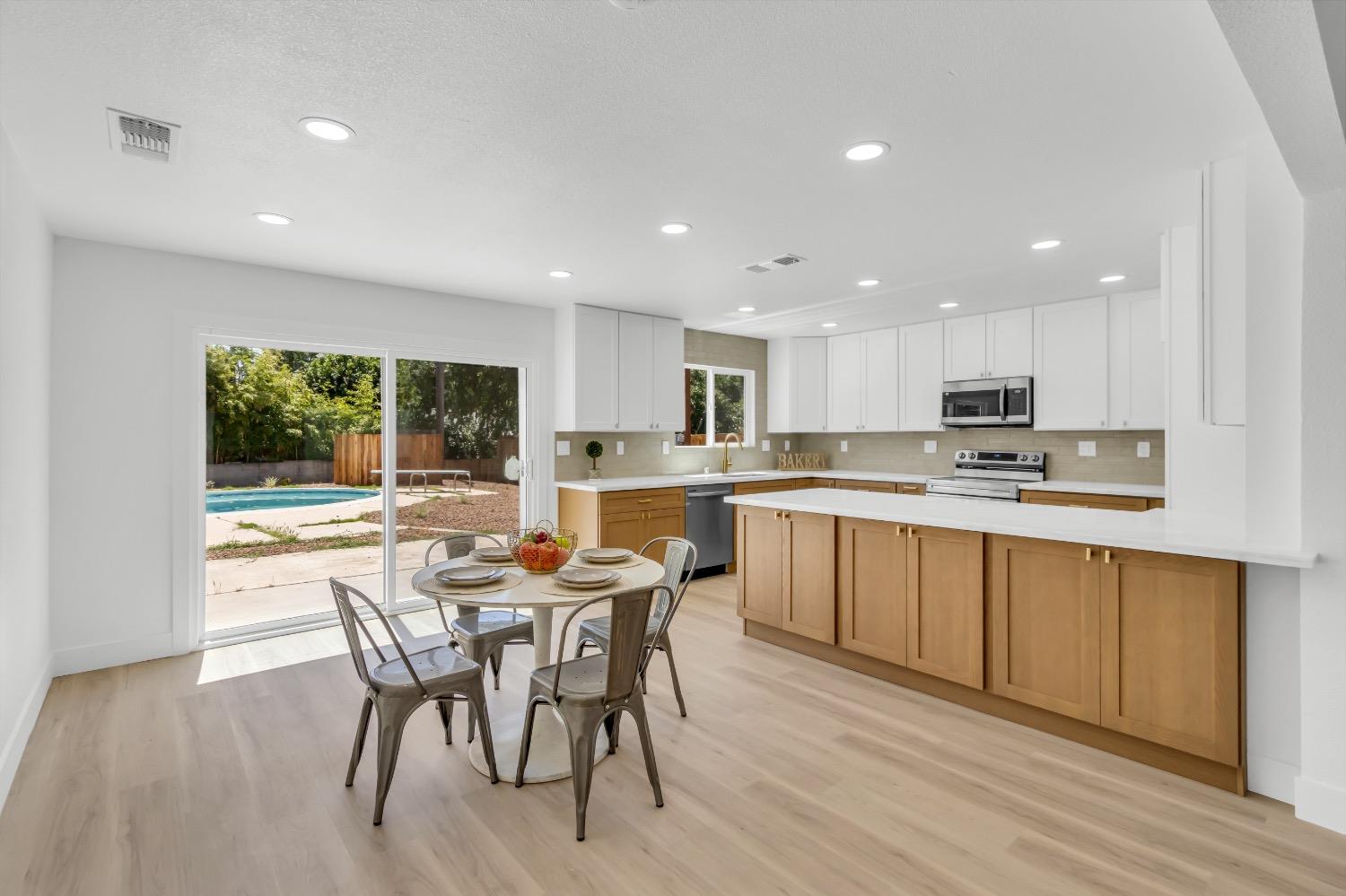Detail Gallery Image 12 of 39 For 7638 Denio Way, Citrus Heights,  CA 95610 - 4 Beds | 3 Baths