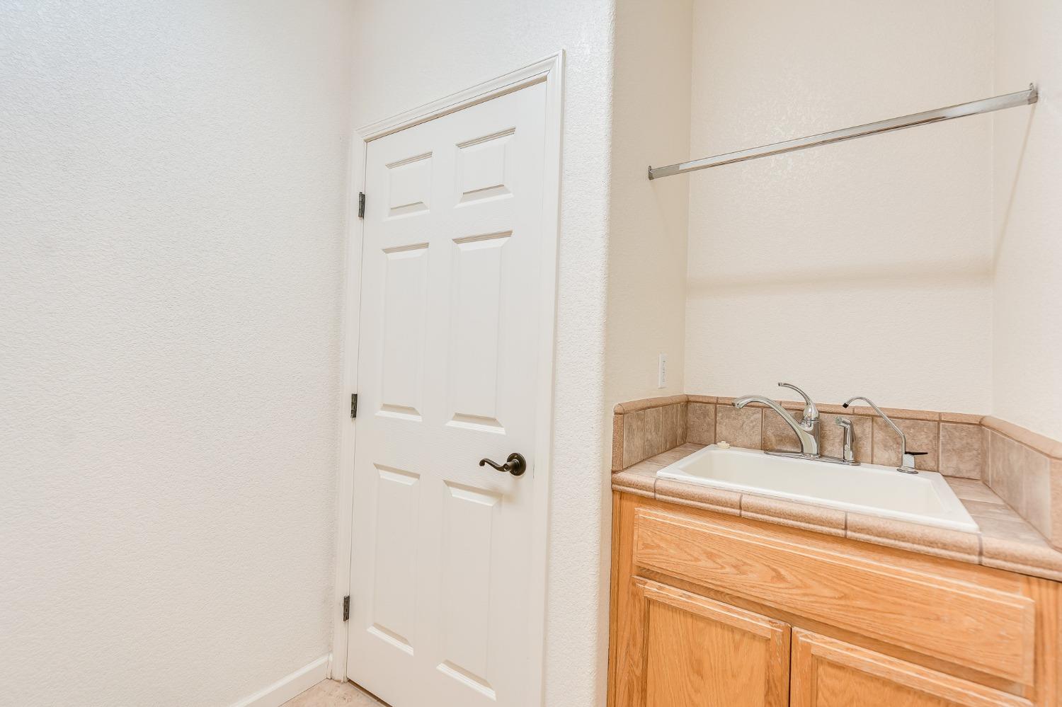 Detail Gallery Image 45 of 77 For 2080 Maximillian Ct, Los Banos,  CA 93635 - 4 Beds | 2/1 Baths
