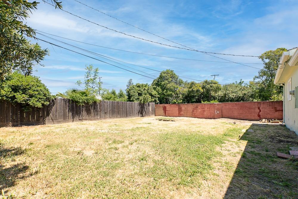 Detail Gallery Image 36 of 40 For 2011 W Sonoma Ave, Stockton,  CA 95204 - 3 Beds | 1 Baths