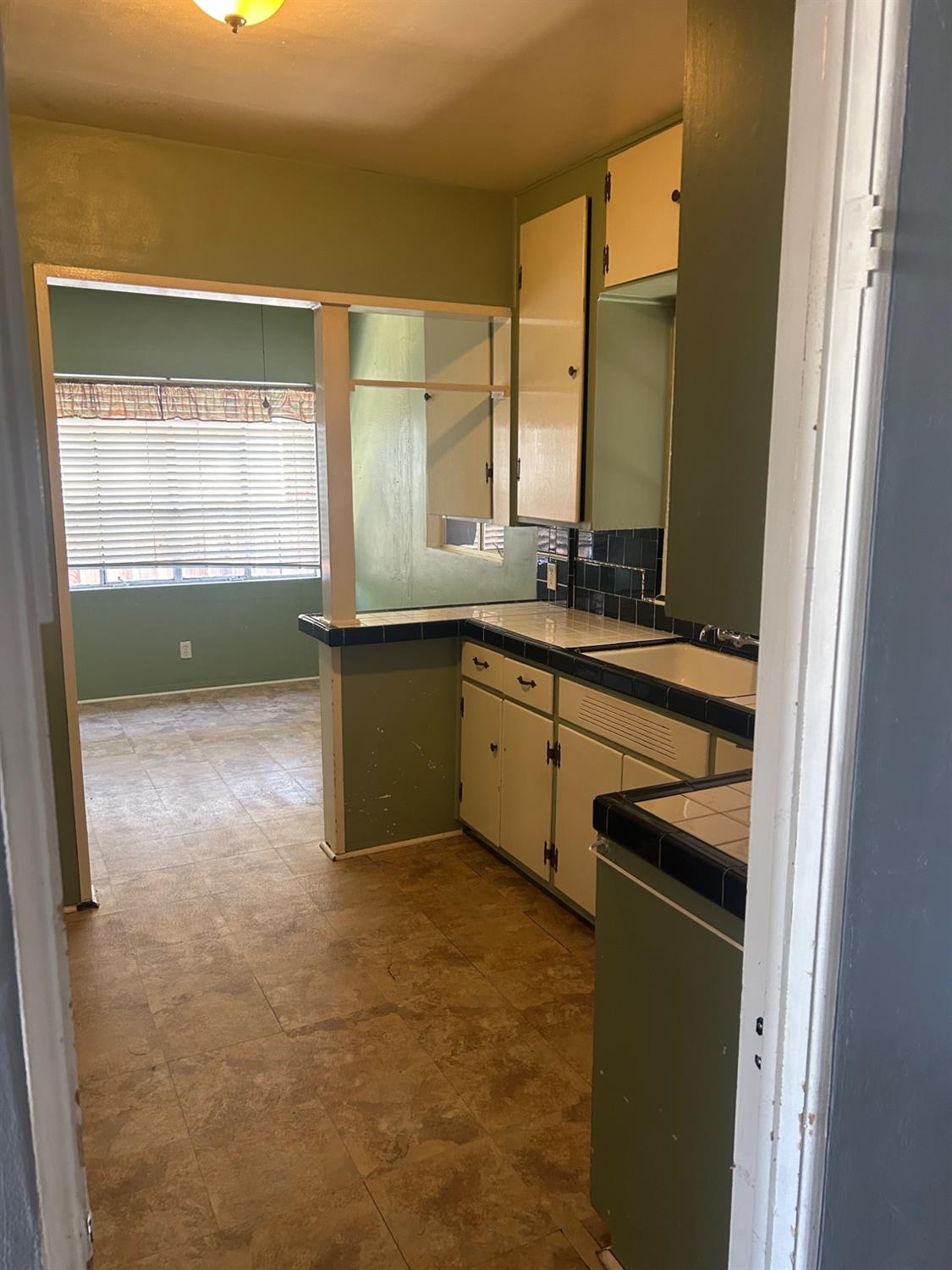 Detail Gallery Image 15 of 23 For 3537 West Ln, Stockton,  CA 95204 - 2 Beds | 1 Baths