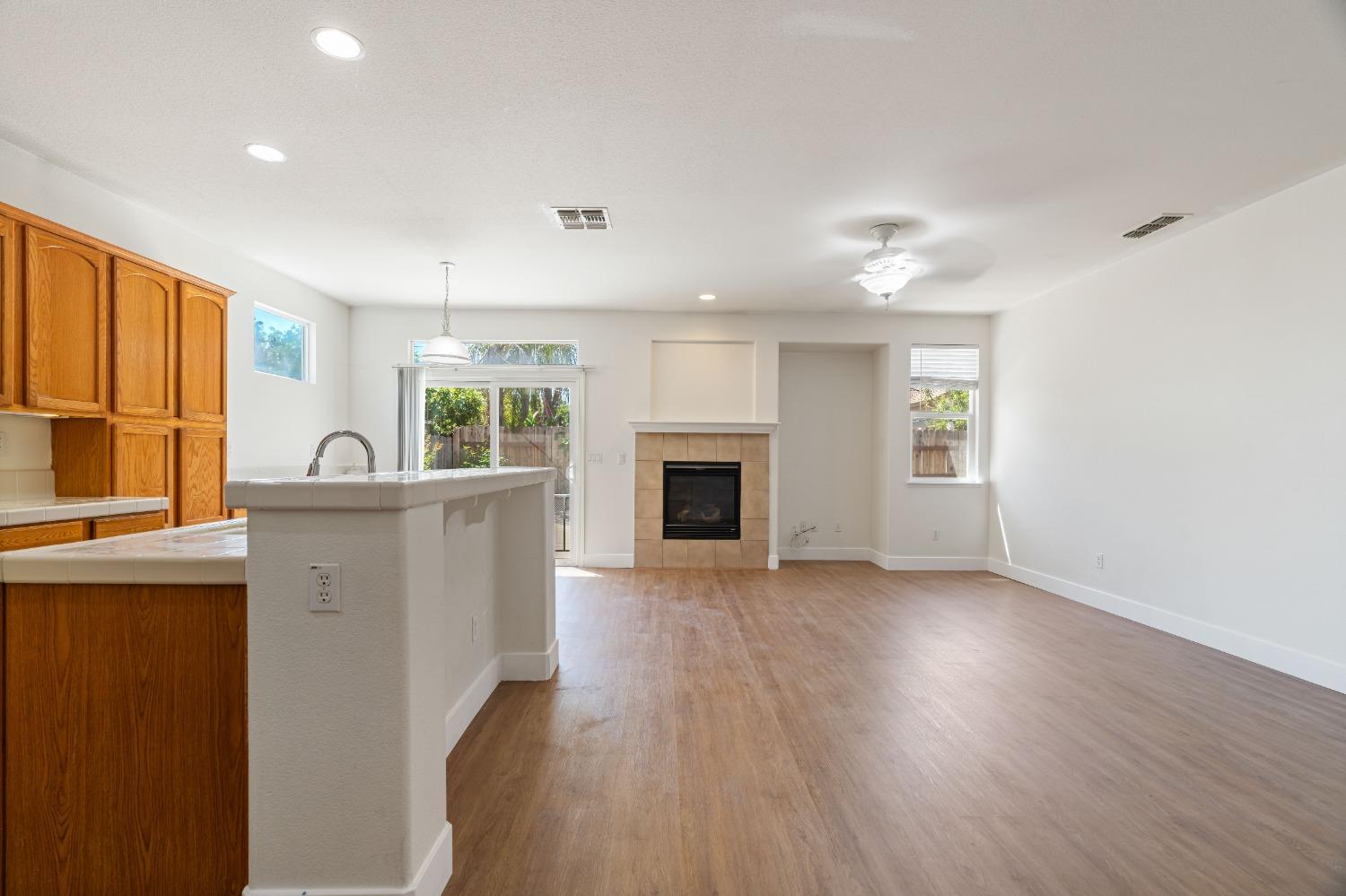 Detail Gallery Image 8 of 41 For 9443 Marius Way, Sacramento,  CA 95829 - 4 Beds | 2 Baths