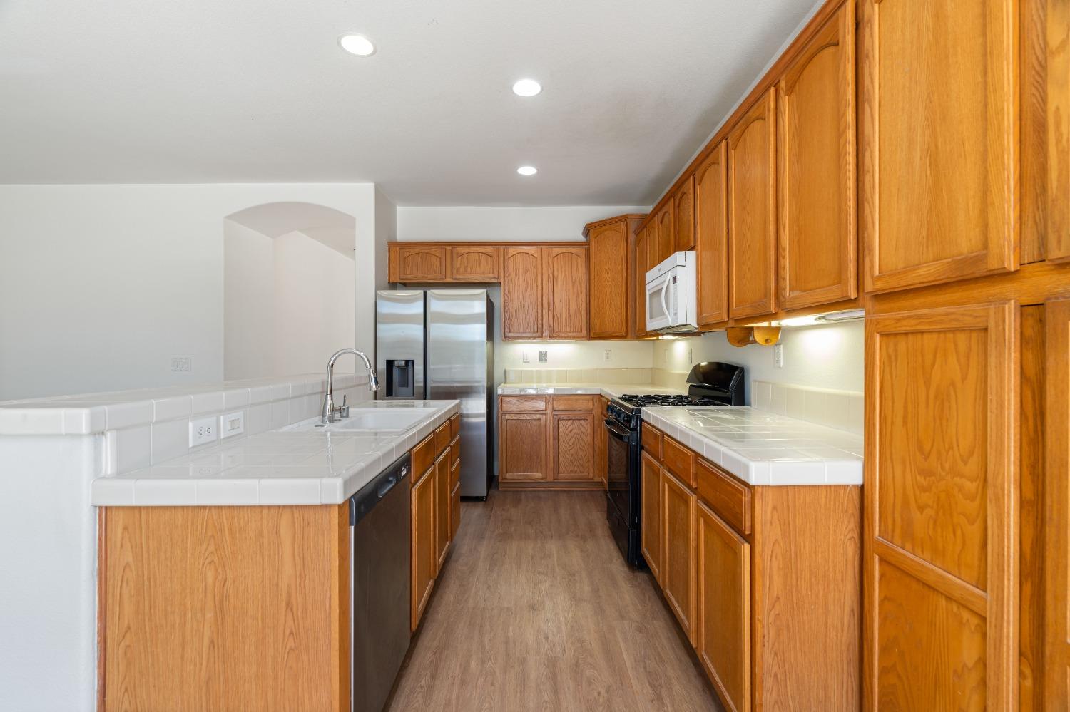 Detail Gallery Image 12 of 41 For 9443 Marius Way, Sacramento,  CA 95829 - 4 Beds | 2 Baths