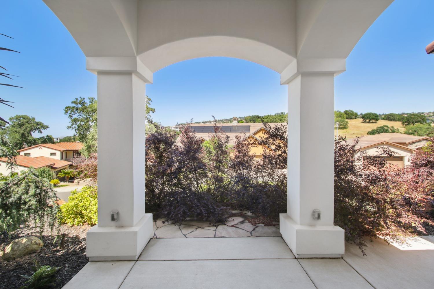 Detail Gallery Image 3 of 36 For 683 Russell Dr, Folsom,  CA 95630 - 3 Beds | 3 Baths