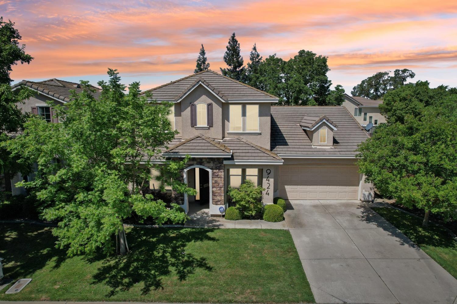 Detail Gallery Image 1 of 37 For 9424 Cristo Way, Elk Grove,  CA 95758 - 5 Beds | 3/1 Baths
