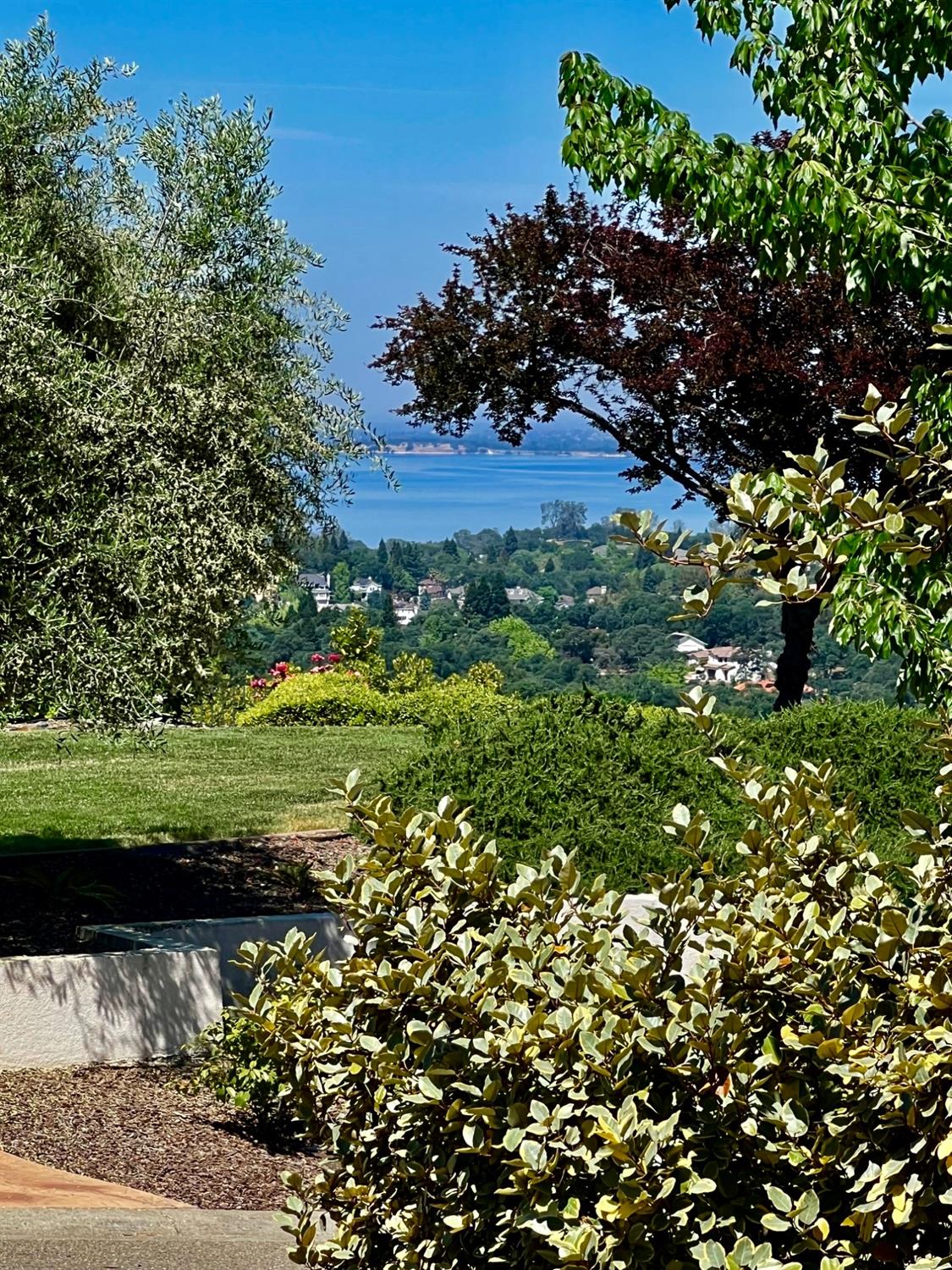 Detail Gallery Image 8 of 86 For 4133 Morningview Way, El Dorado Hills,  CA 95762 - 5 Beds | 3 Baths