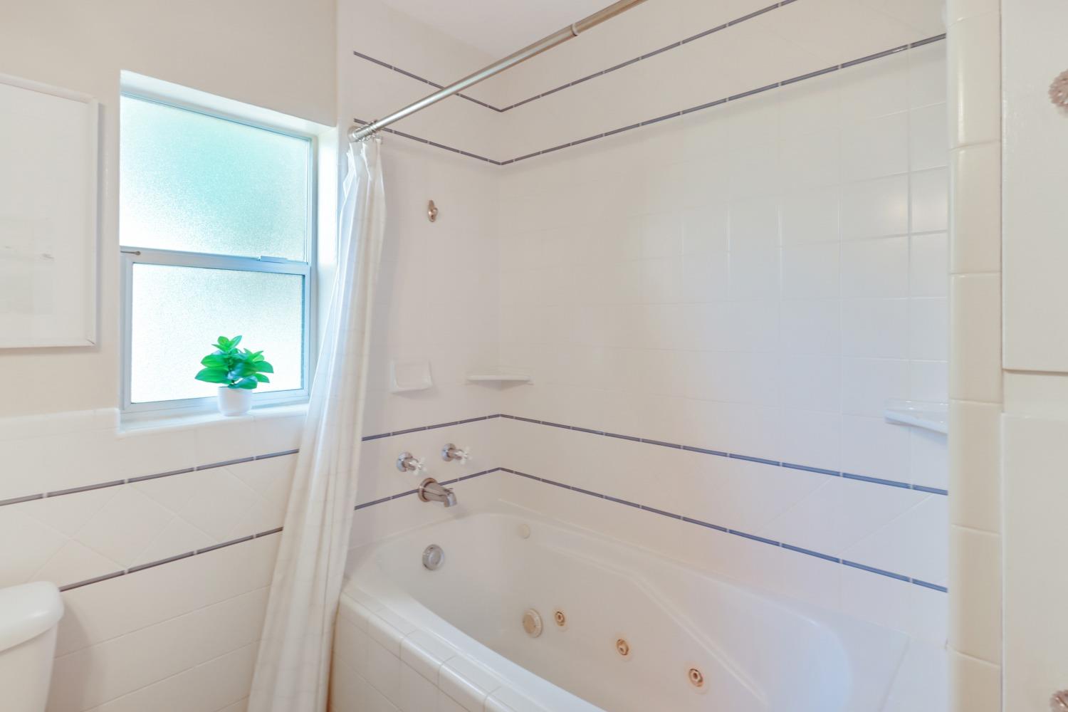 Detail Gallery Image 40 of 98 For 2590 S River Rd, West Sacramento,  CA 95691 - 3 Beds | 2/1 Baths