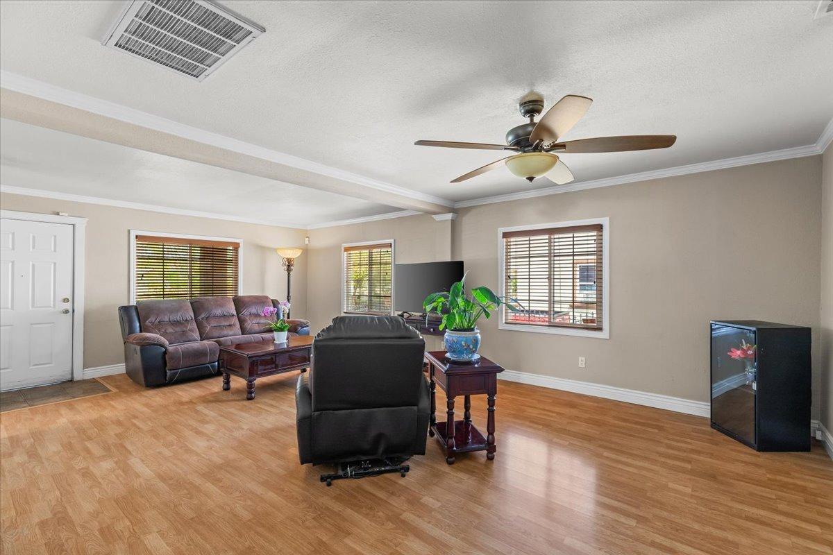 Detail Gallery Image 11 of 35 For 120 W Jackson St, Stockton,  CA 95206 - 3 Beds | 1 Baths