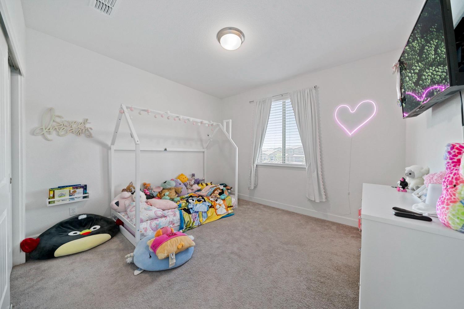 Detail Gallery Image 32 of 48 For 9942 Summerton Cir, Elk Grove,  CA 95624 - 4 Beds | 3/1 Baths
