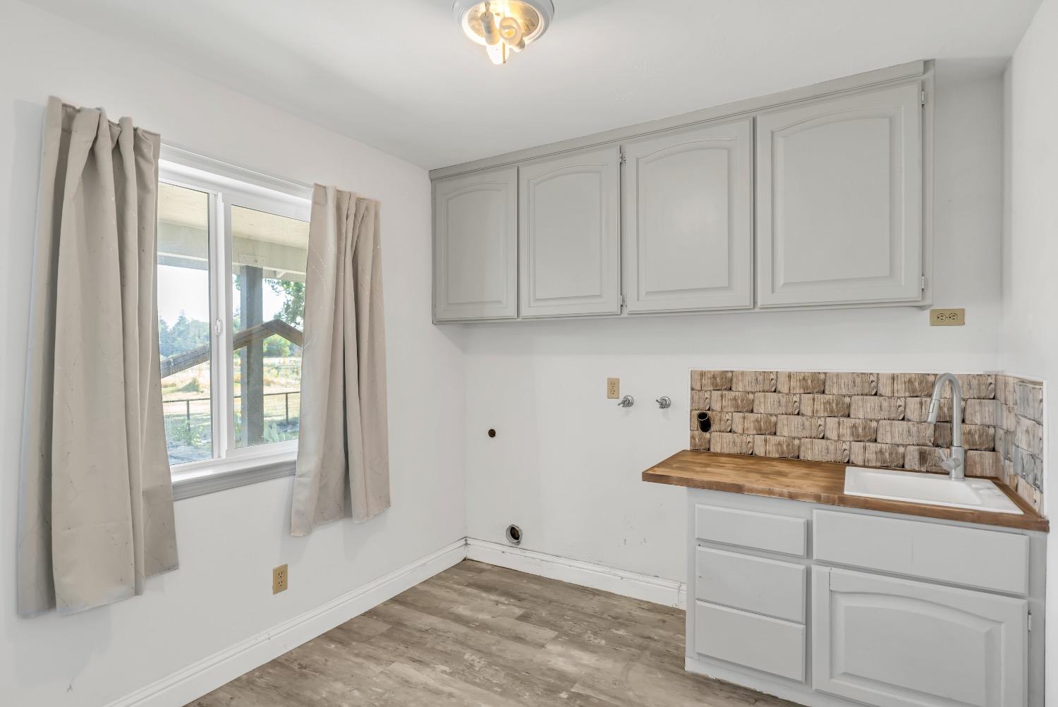Detail Gallery Image 24 of 27 For 9947 Jetmar Way, Elk Grove,  CA 95624 - 6 Beds | 3 Baths