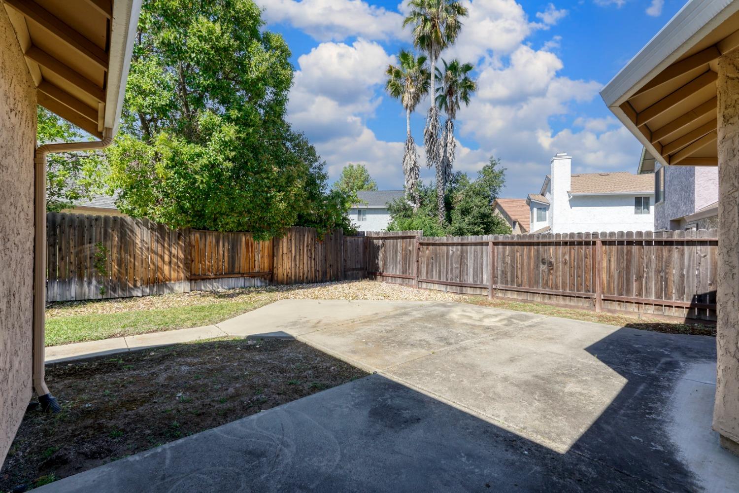 Detail Gallery Image 33 of 38 For 8329 Honeycomb Way, Sacramento,  CA 95828 - 3 Beds | 2 Baths
