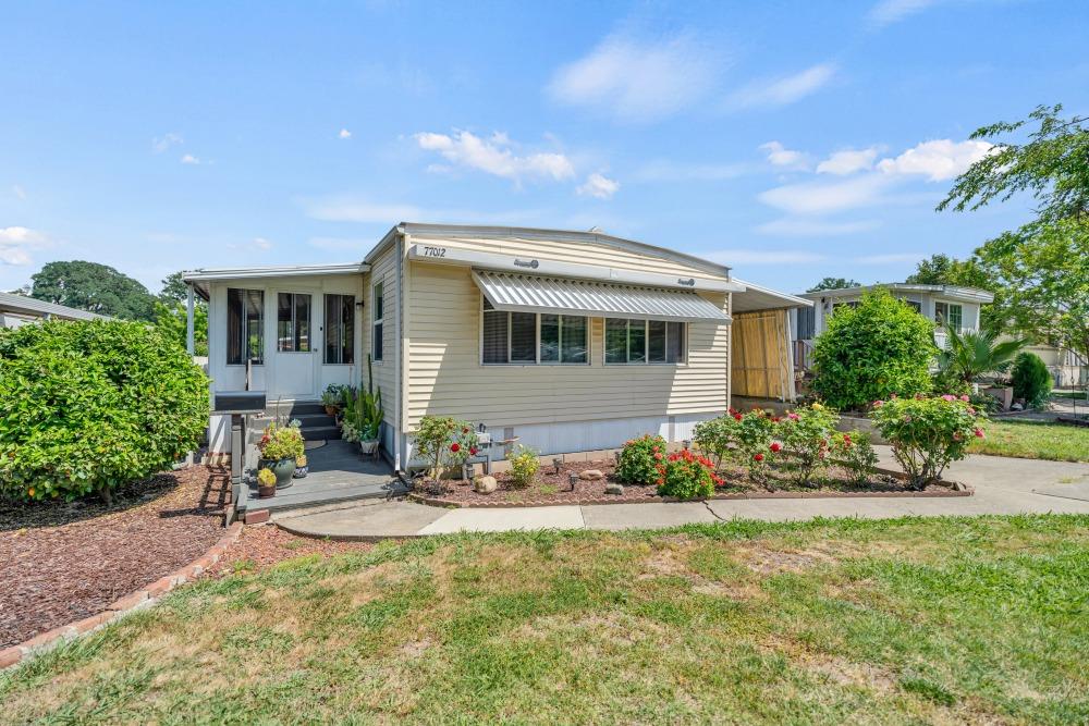 Detail Gallery Image 1 of 36 For 77012 Lauppe Ln, Citrus Heights,  CA 95621 - 2 Beds | 2 Baths
