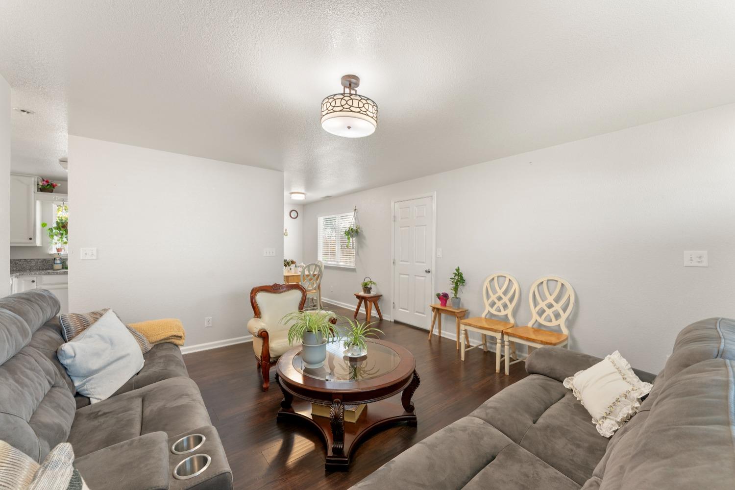 Detail Gallery Image 11 of 52 For 6353 La Cienega Dr, North Highlands,  CA 95660 - 3 Beds | 2 Baths