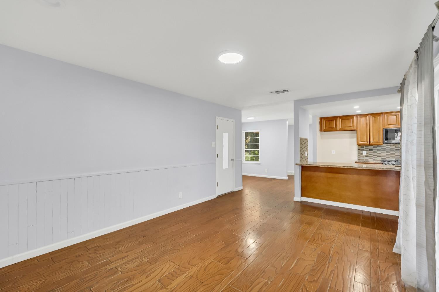 Detail Gallery Image 15 of 45 For 6833 Sandrock Way, Sacramento,  CA 95828 - 4 Beds | 2/1 Baths