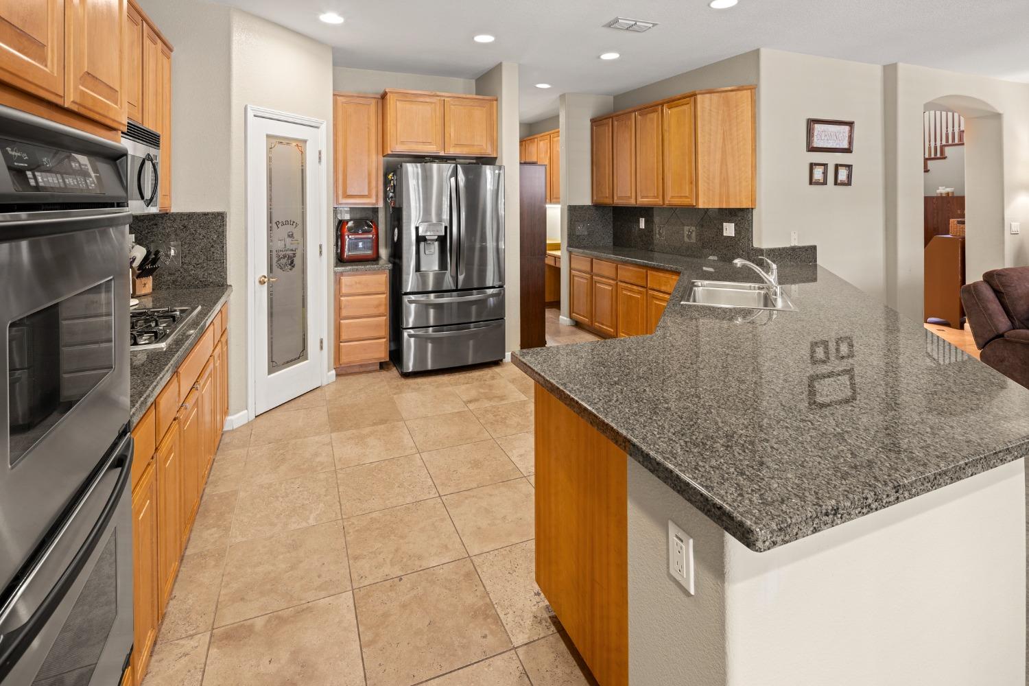Detail Gallery Image 16 of 47 For 2566 Parkcrest Way, Roseville,  CA 95747 - 3 Beds | 2/1 Baths