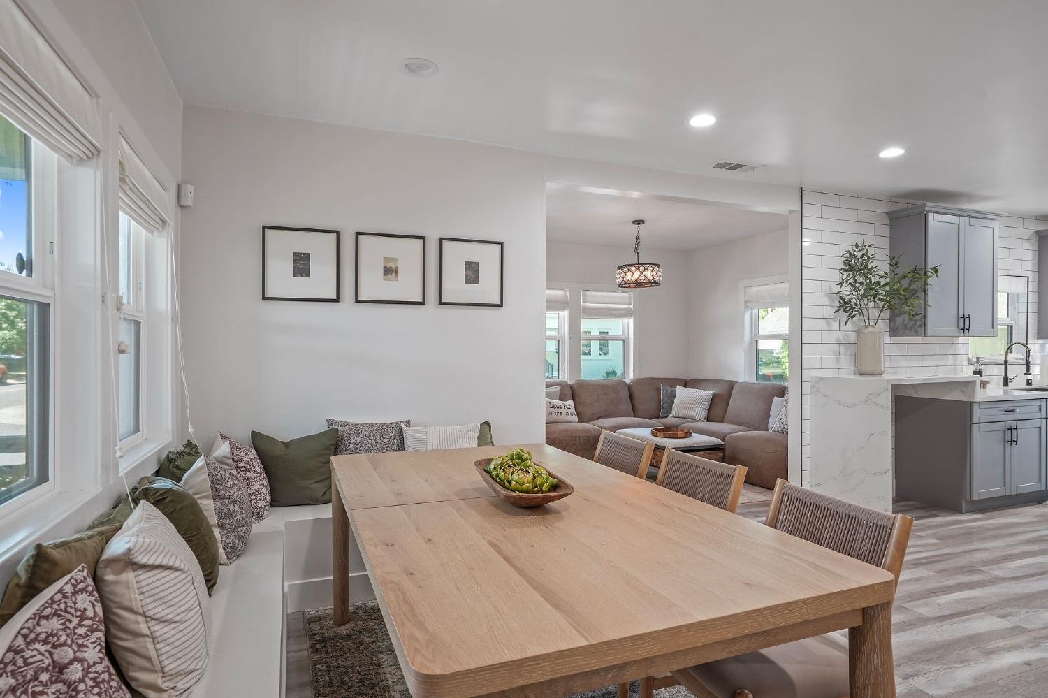 Detail Gallery Image 4 of 27 For 2640 17th St, Sacramento,  CA 95818 - 2 Beds | 2 Baths