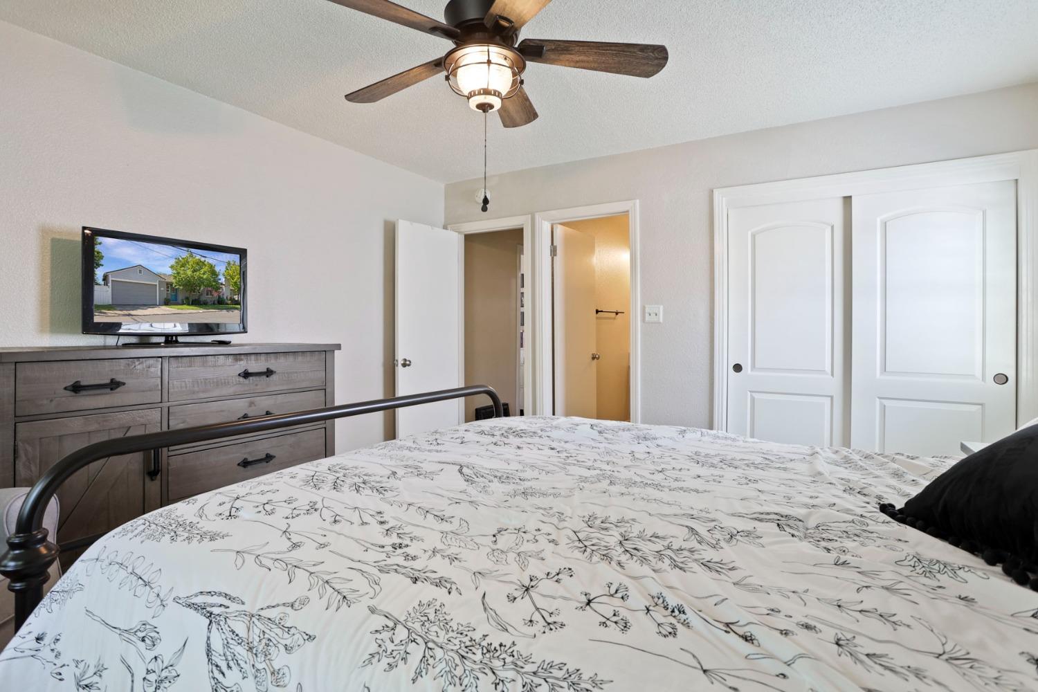 Detail Gallery Image 32 of 41 For 1120 W Oak St, Lodi,  CA 95240 - 3 Beds | 2 Baths