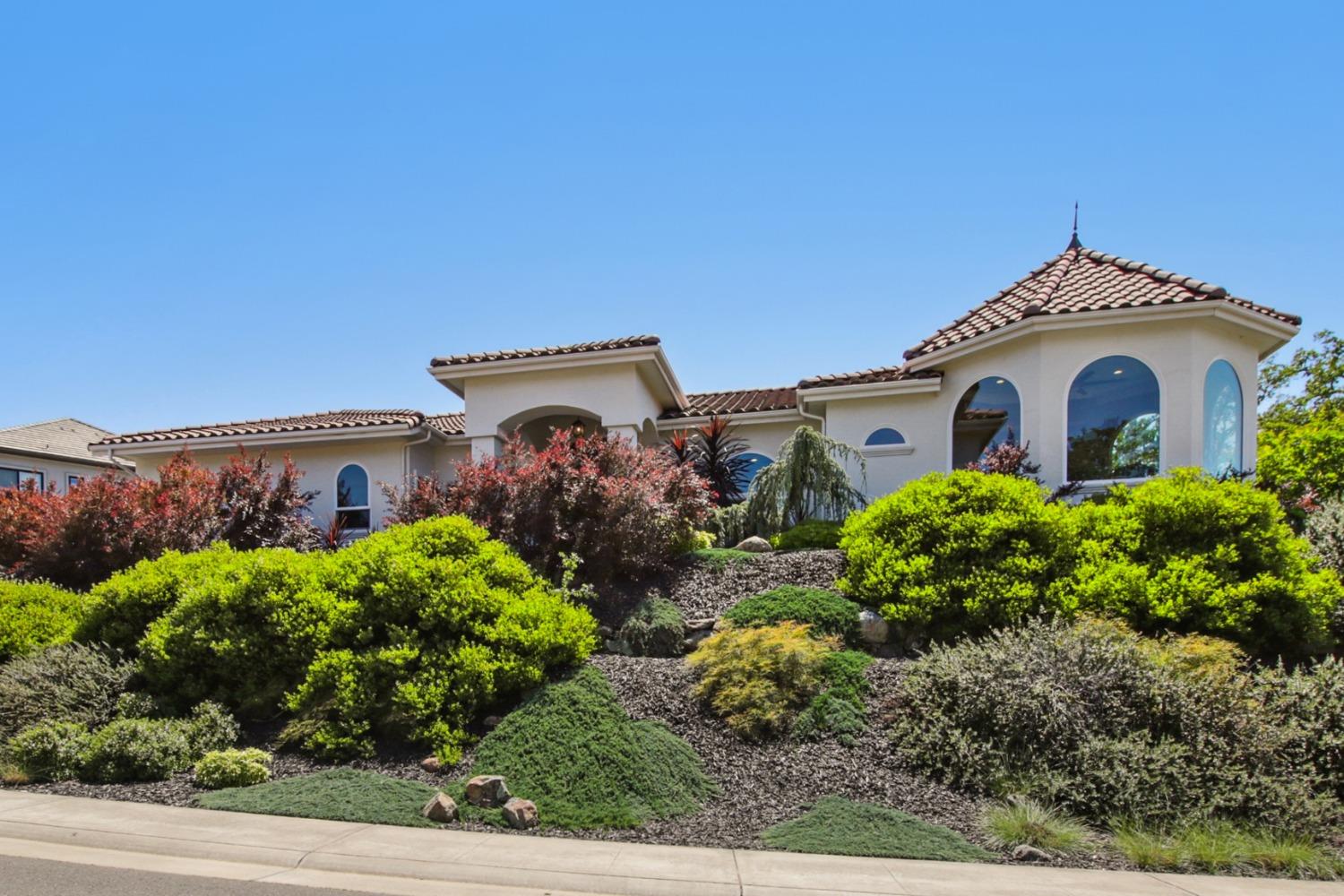 Detail Gallery Image 2 of 36 For 683 Russell Dr, Folsom,  CA 95630 - 3 Beds | 3 Baths