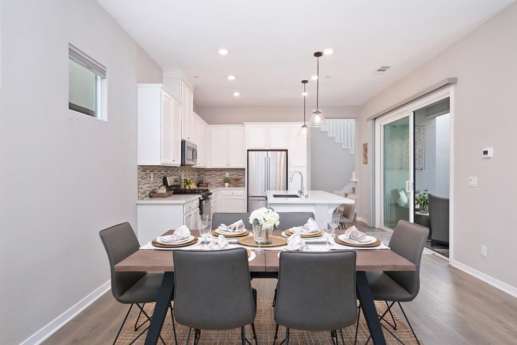 Detail Gallery Image 15 of 89 For 142 Fonseca St, Sacramento,  CA 95816 - 3 Beds | 3/1 Baths