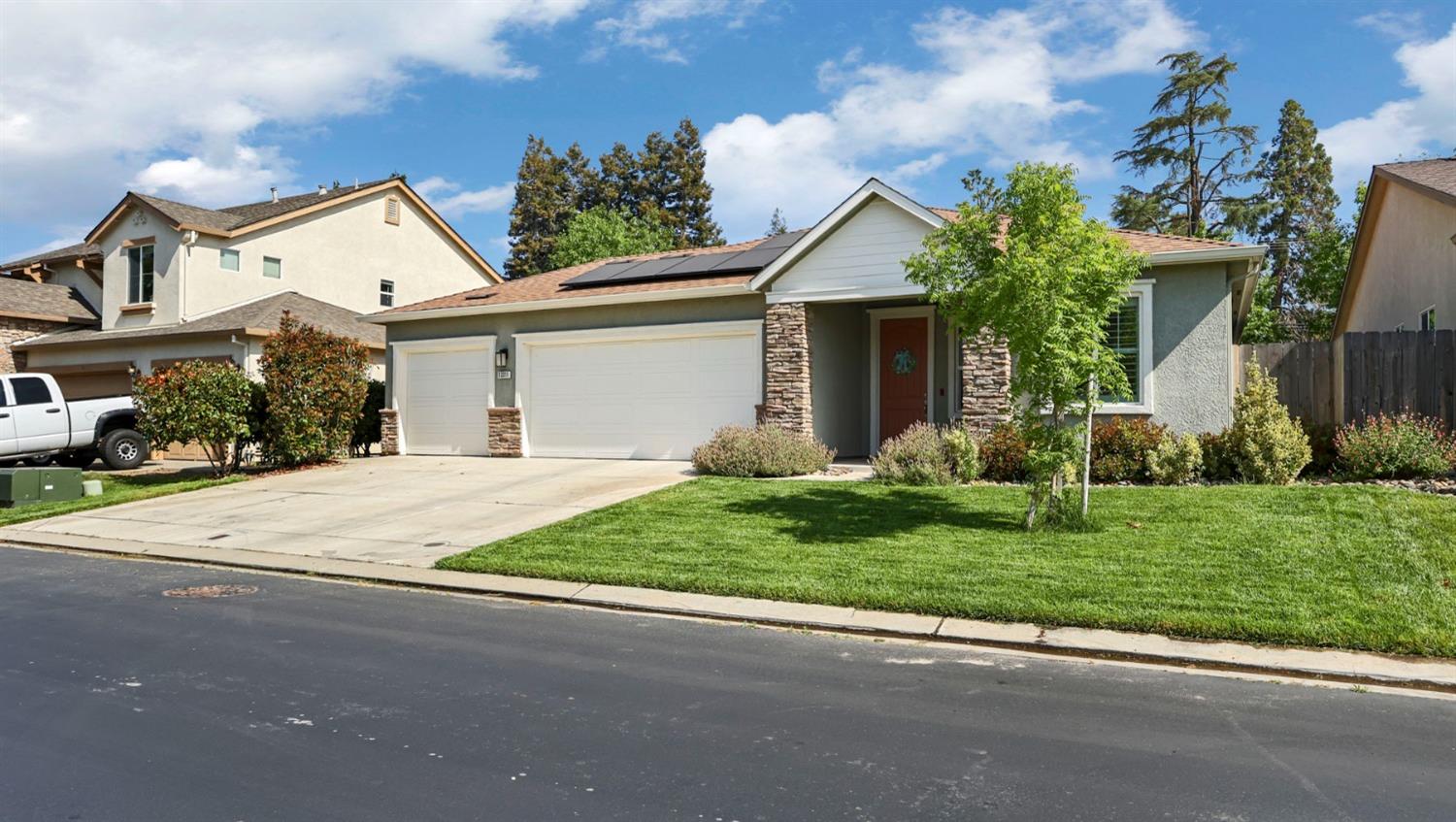 Detail Gallery Image 1 of 41 For 13311 Fountain Dr, Waterford,  CA 95386 - 3 Beds | 2 Baths