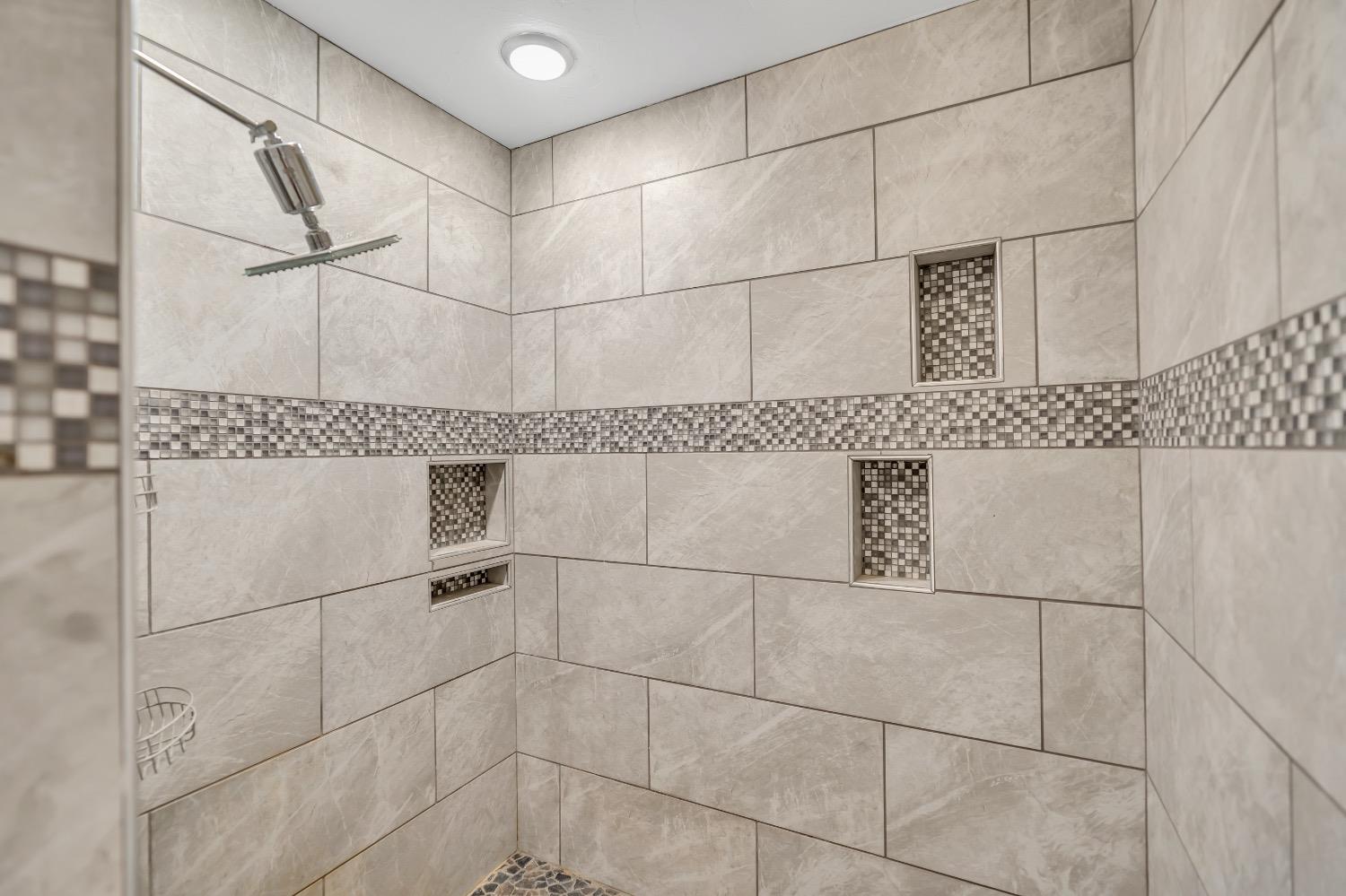 Detail Gallery Image 11 of 27 For 9947 Jetmar Way, Elk Grove,  CA 95624 - 6 Beds | 3 Baths