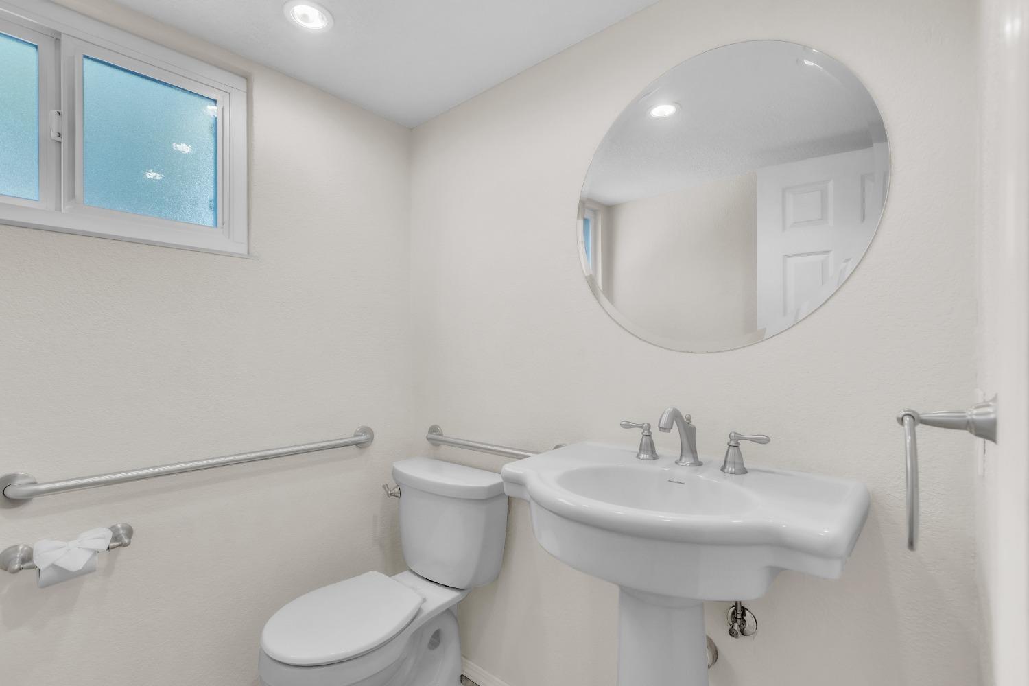 Detail Gallery Image 22 of 34 For 51 Angel Island Circle, Sacramento,  CA 95831 - 4 Beds | 2/1 Baths