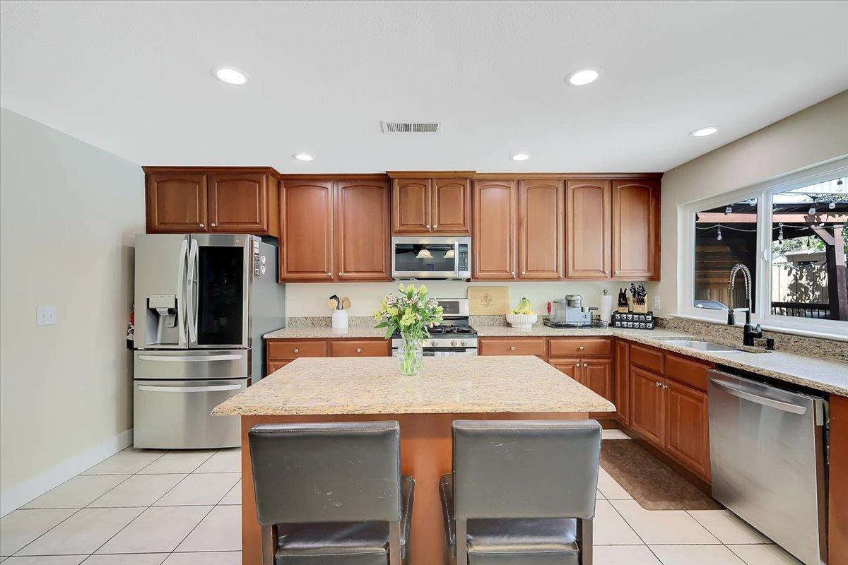 Detail Gallery Image 21 of 93 For 516 Radisson Dr, Yuba City,  CA 95991 - 5 Beds | 3 Baths