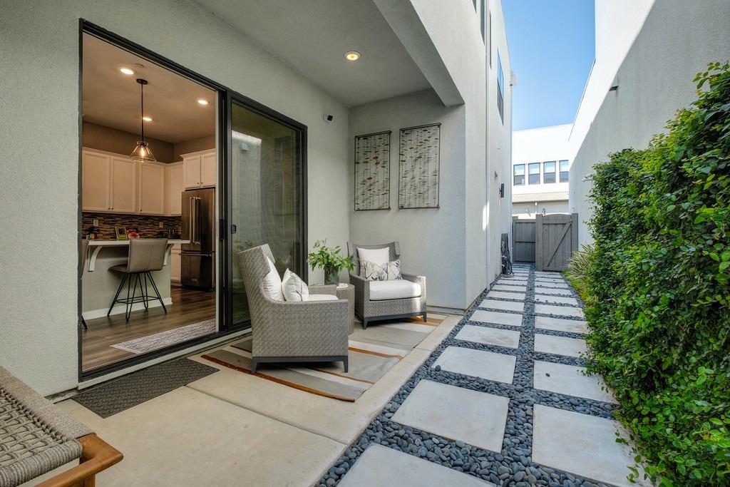 Detail Gallery Image 53 of 89 For 142 Fonseca St, Sacramento,  CA 95816 - 3 Beds | 3/1 Baths