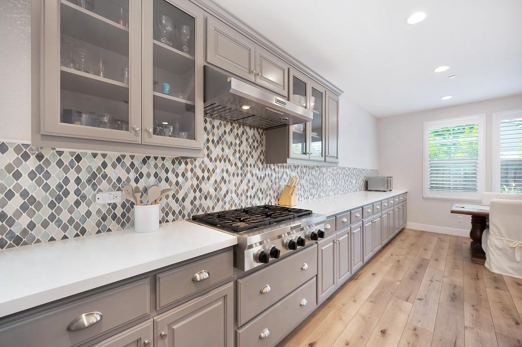 Detail Gallery Image 8 of 34 For 5033 Chico Dr, Roseville,  CA 95747 - 5 Beds | 4/1 Baths