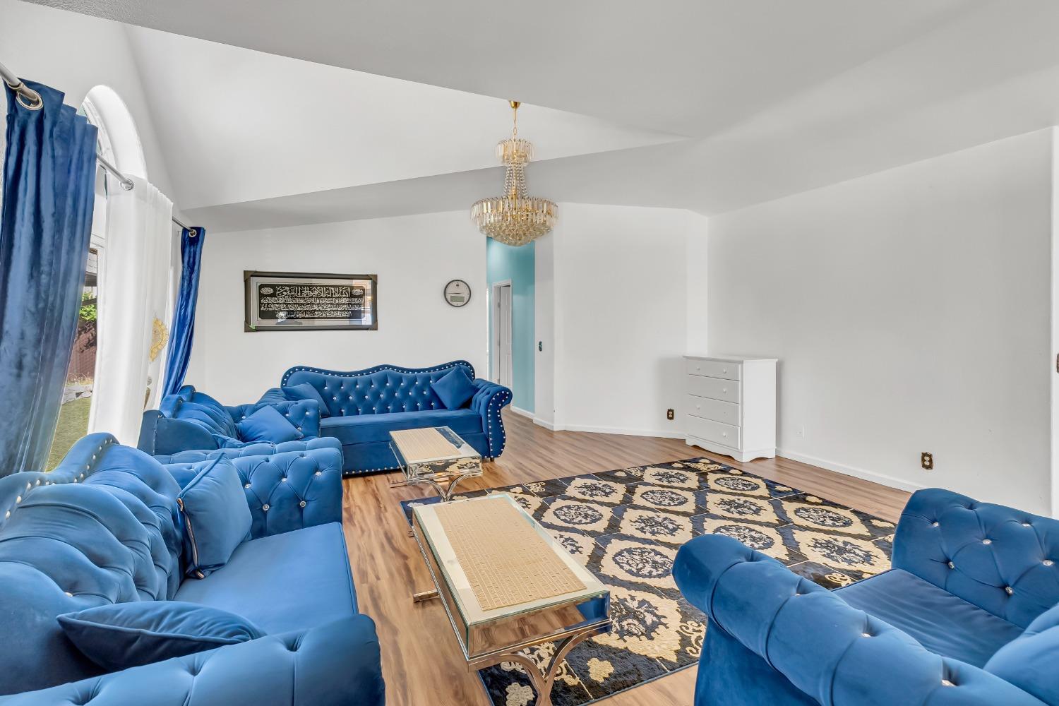 Detail Gallery Image 10 of 36 For 6417 Capital Cir 9, Sacramento,  CA 95828 - 3 Beds | 2 Baths