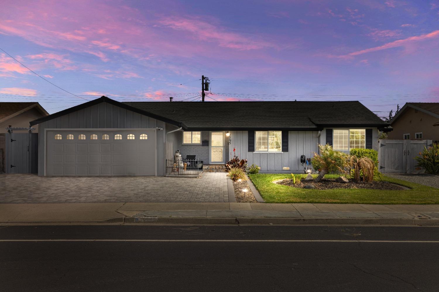 Detail Gallery Image 3 of 33 For 7795 Tamarack Dr, Dublin,  CA 94568 - 3 Beds | 2 Baths
