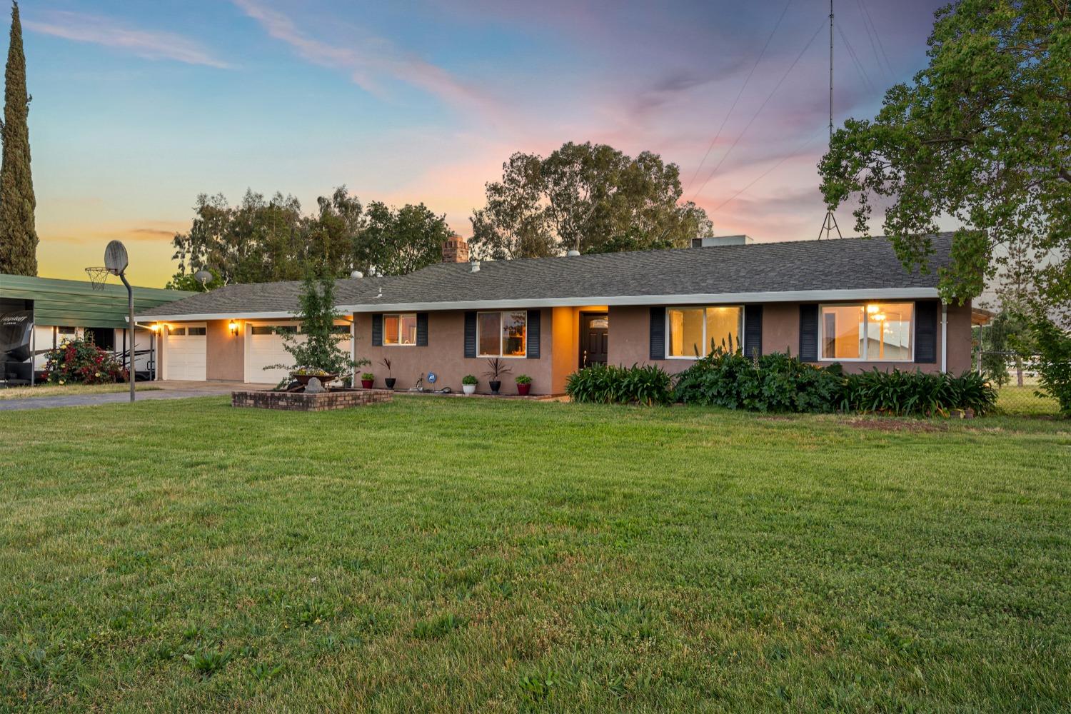 Detail Gallery Image 2 of 99 For 11750 Cresthill Dr, Elk Grove,  CA 95624 - 4 Beds | 2 Baths