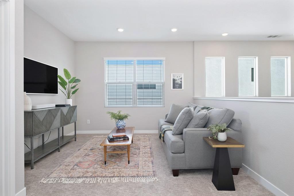 Detail Gallery Image 24 of 89 For 142 Fonseca St, Sacramento,  CA 95816 - 3 Beds | 3/1 Baths