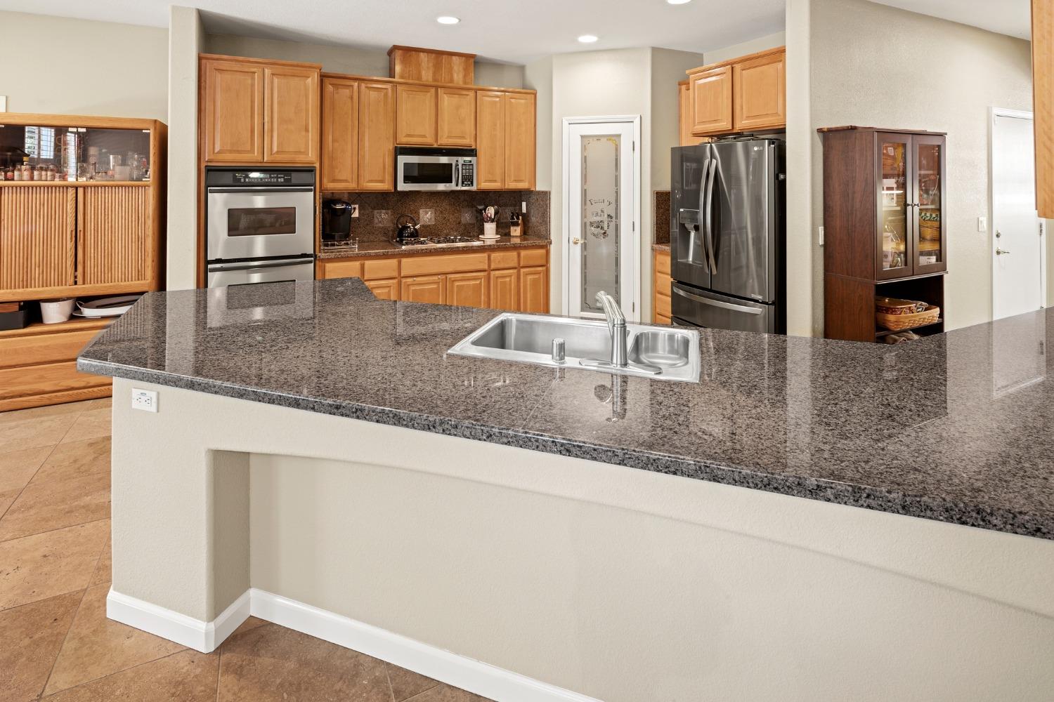 Detail Gallery Image 15 of 47 For 2566 Parkcrest Way, Roseville,  CA 95747 - 3 Beds | 2/1 Baths
