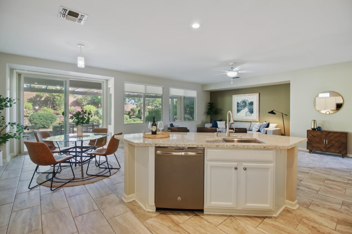 Detail Gallery Image 17 of 47 For 2125 Stonecrest Ln, Lincoln,  CA 95648 - 2 Beds | 2/1 Baths