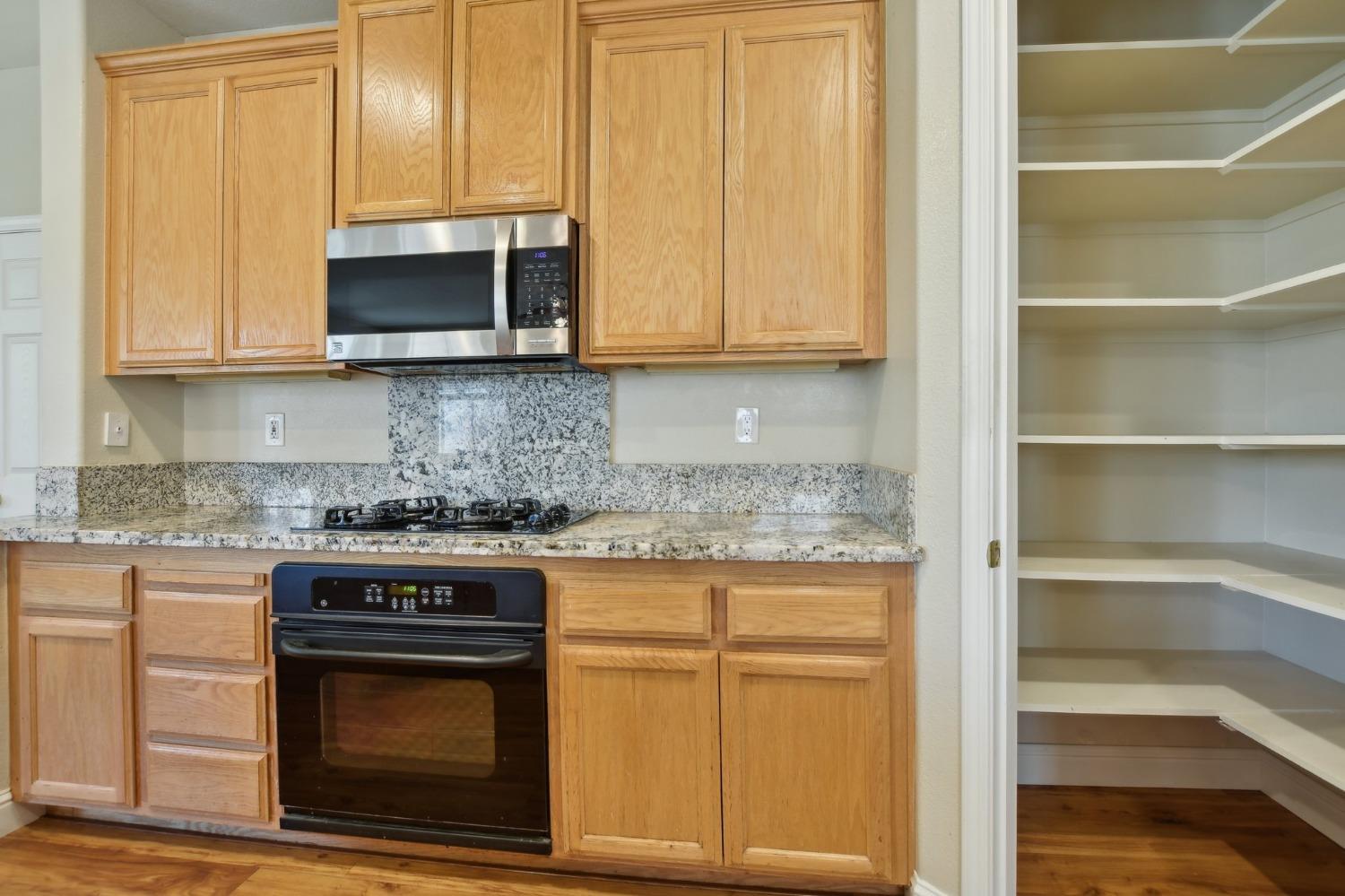 Detail Gallery Image 9 of 37 For 9424 Cristo Way, Elk Grove,  CA 95758 - 5 Beds | 3/1 Baths