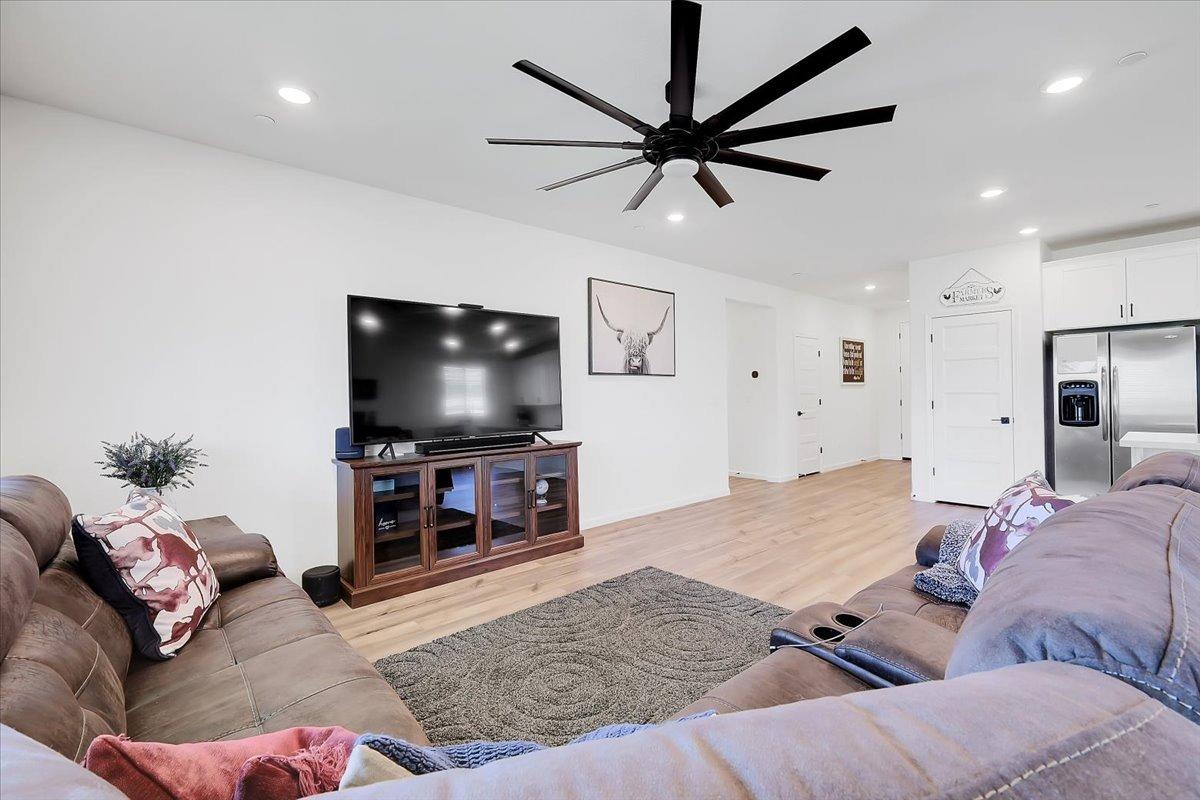 Detail Gallery Image 17 of 63 For 1465 Minories Dr, Plumas Lake,  CA 95961 - 3 Beds | 2 Baths