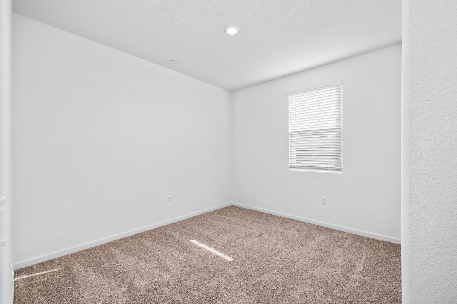 Detail Gallery Image 12 of 15 For 2219 Nicklaus Dr, Linda,  CA 95901 - 4 Beds | 2 Baths