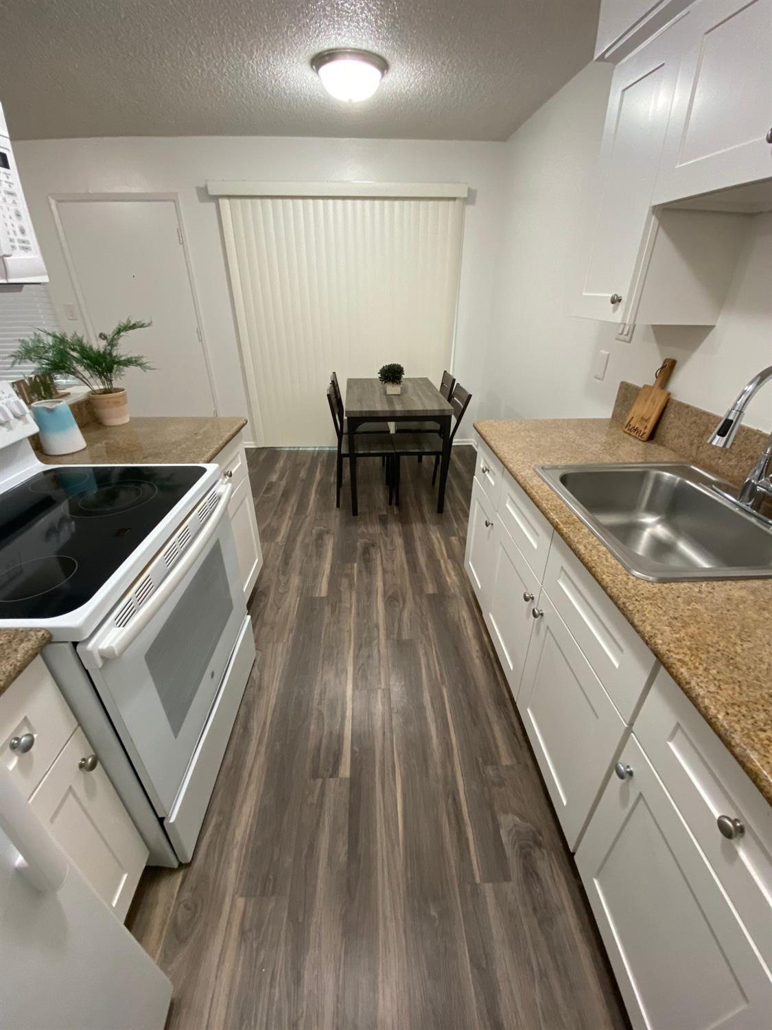 Detail Gallery Image 11 of 18 For 6815 24th St, Sacramento,  CA 95822 - – Beds | – Baths