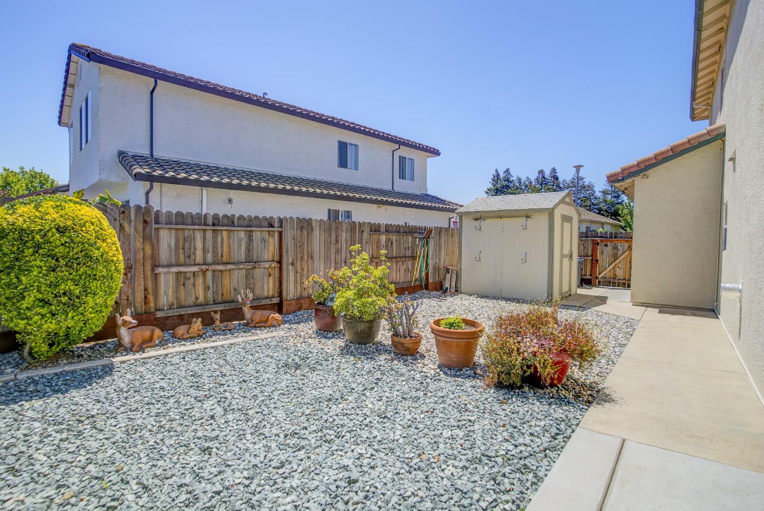 Detail Gallery Image 12 of 43 For 965 Blackwell Way, Galt,  CA 95632 - 4 Beds | 2/1 Baths