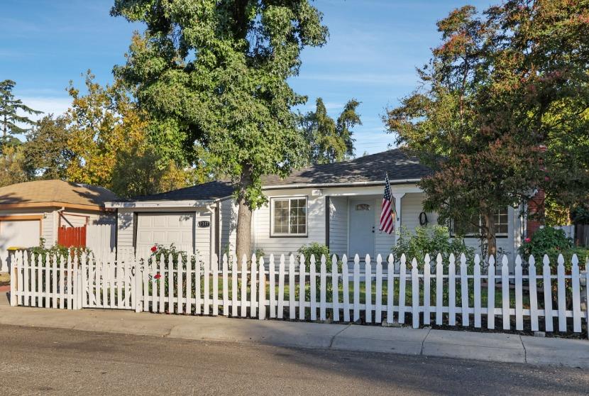 Detail Gallery Image 1 of 13 For 2317 W Harding, Stockton,  CA 95203 - 3 Beds | 2 Baths