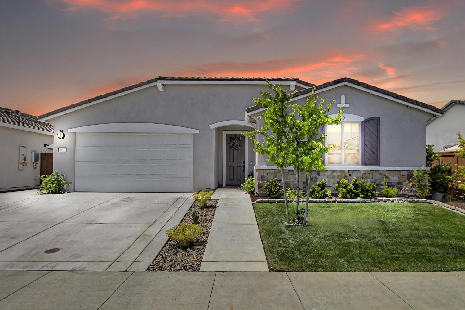 Detail Gallery Image 1 of 54 For 5480 Fandango Loop, Roseville,  CA 95747 - 4 Beds | 2/1 Baths