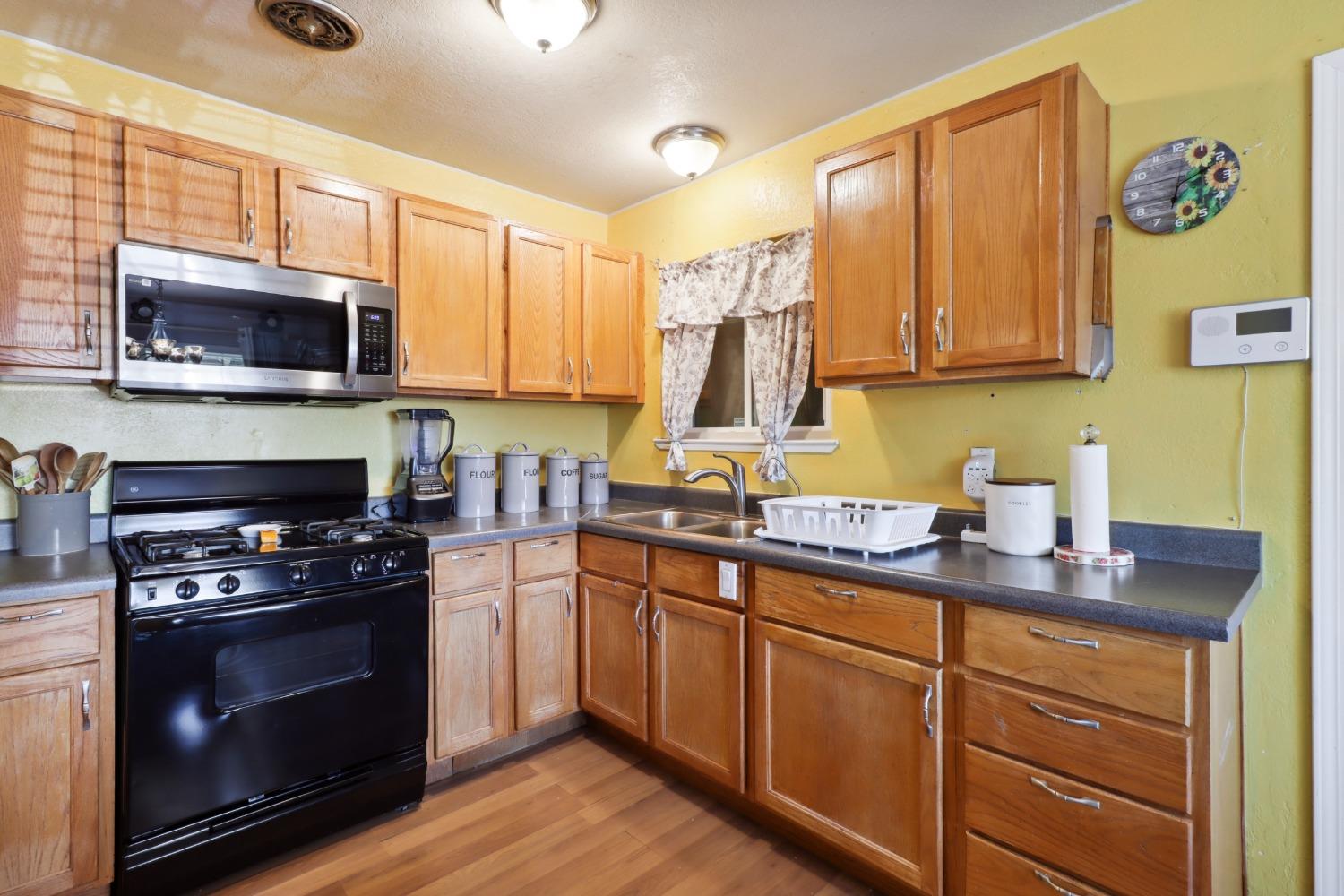 Detail Gallery Image 9 of 37 For 1724 Belt Way, Sacramento,  CA 95832 - 4 Beds | 2 Baths