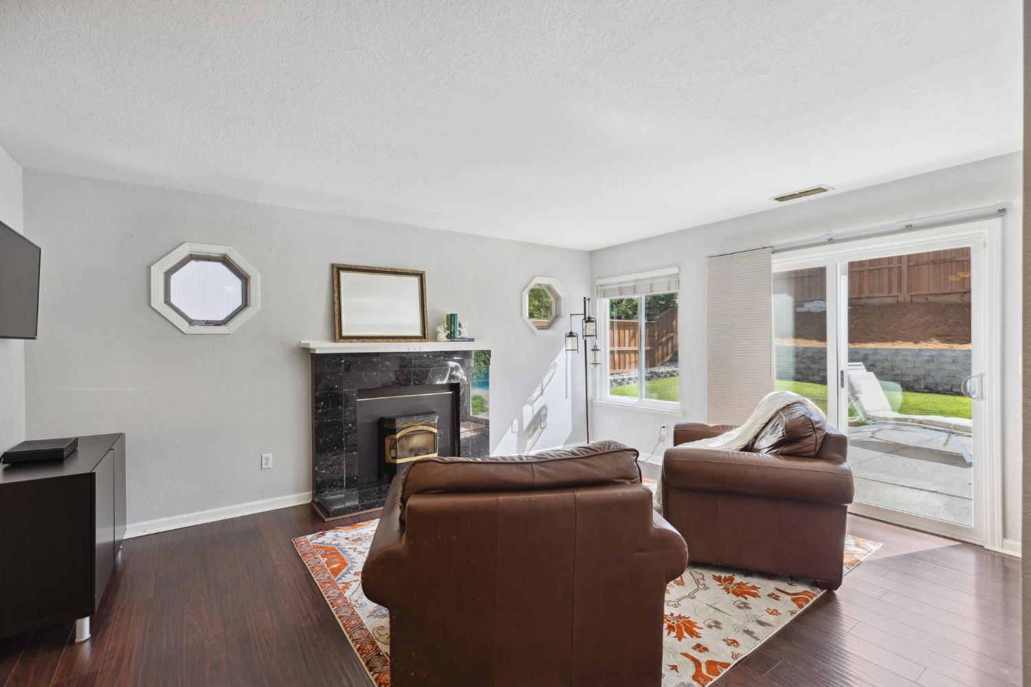 Detail Gallery Image 6 of 40 For 1535 E Colonial Pkwy #E,  Roseville,  CA 95661 - 4 Beds | 2/1 Baths